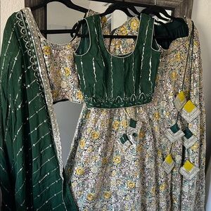 Brand new Indian outfit lehenga 5piece outfit Floral Green Traditional Ensemble